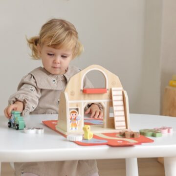 tooky-toy-drewniana-skladana-farma-w-walizce-ze-zwierzatkami