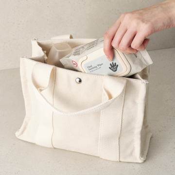 Hand-sanitizing-wipes