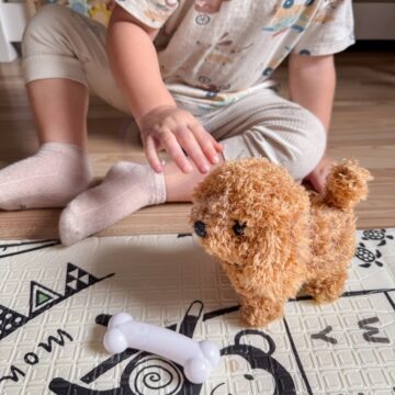 woopie-piesek-interaktywny-pluszak-z-koscia-pudel-husky