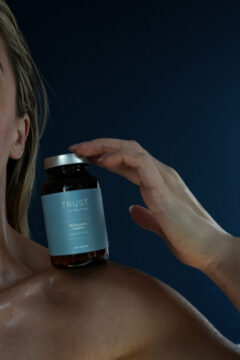 trust-hialurono-r-g-tis-60-kapsuli-